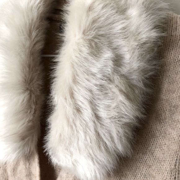 Banana Republic Merino boyfriend cardigan w/ fur - Picture 5 of 10